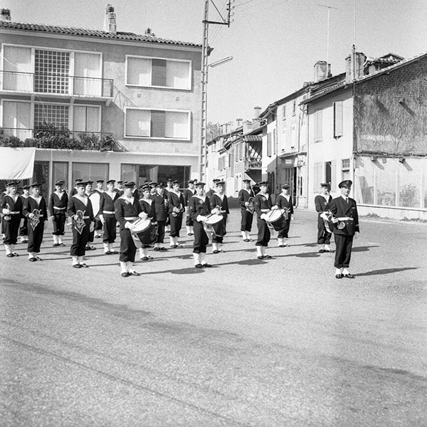 Messe et défilé Championnat des écarteurs octobre 1964 : Photographies prises à Nogaro.